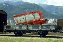 RhB - Kkl 7065 am 07.06.1993 in Untervaz - Niederbordwagen 2-achsig mit 1 offenen Plattform - Baujahr 1903 - MAN - Gewicht 5,20t - Zuladung 10,00t - L�P 7,49m - zul�ssige Geschwindigkeit Aufkleber 60/B km/h - �=15.03.1988 - Lebenslauf: ex M 1195 - 1911 M 7065 - 1969 Kkl 7065 - 03/2000 Xkl 9373 - Hinweis: jetzt mit Kennzeichnung B f�r Zugreihe im Anschriftenfeld! - Ladung: Landwirtschaftliches Ladeger�t AEBI Ld31.
