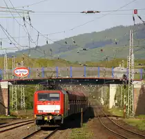 189 033-4 und 189 038-3 beide von DB kommen durch den Wittlicher-HBF mit einem Langen Erzzug aus Rotterdam(NL) nach Dillingen(an der Saar) und fahren Richtung Trier-Ehrang.
Aufgenommen vom Bahnsteig 2 in Wittlich-Hbf. 
Bei schönem Sommerwetter am Nachmittag vom 6.5.2016.