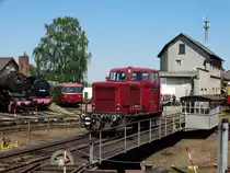 Bahnwelt Darmstadt Kranichstein VL12 MAK Typ 240 C (ex Gelnhäuser Kreisbahn) am 07.05.16 auf der Drehscheibe 