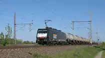 MRCE ES 64 F4-999 (E 189 099), im Einsatz f�r LOCON, zieht GATX-Kesselwagenzug durch Dedensen-G�mmer in Richtung Wunstorf am 06.05.16)