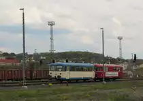 Wisentatalbahn VS 998 01-DRE + VT 3.07 pendelten am 30.04.2016 zwischen dem Hauptbahnhof und den Eisenbahnwelten in Gera.