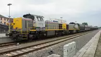 NMBS 7778 und 7774 voor einem Zinkzug im Bhf Neerpelt am 10.Mai 2016