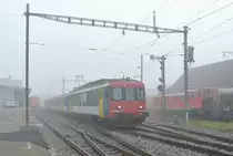 Kurz vor dem Ausscheiden der RBe aus dem Plandienst bei den OeBB; Balsthal, 07.12.2015: Regio nach Oensingen bestehend aus dem RBe 205, AB EWII 505 und BDt EWI 905.

