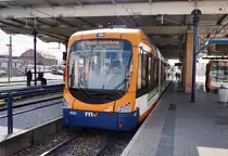 rnv-Tramwagen 4147 als Linie 5 (Seckenheim OEG-Bahnhof - Seckenheim Pforzheimer Straße), am 24.3.2016 beim Halt in Käfertal. Momentan kann die Linie 5 nicht die volle Runde fahren, da aufgrund von Bauarbeiten an der Haltestelle Seckenheim Rathaus zwischen Seckenheim Pforzheimer Straße und Seckenheim OEG-Bahnhof ein SEV verkehrt.