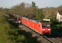 185 104 mit GB 48607 (Limburg–Domodossola) am 21.04.2015 zwischen M�llheim (Baden) und Auggen