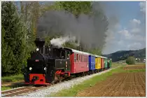 Der Stainzer Flascherlzug bei herrlichstem Wetter am 5.5.2016, hier kurz nach der Ausfahrt aus Kraubath aufgenommen.