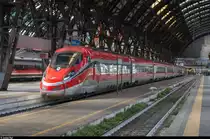 Frecciarossa 1000 / ETR 400 022 steht am 4. Mai 2016 im Bahnhof Milano Centrale.