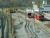 Doppelspurausbau Landquart-Chur.Baustelle bei Trimmis.Rechts f�hrt ein GmP von Chur kommend durch die Langsamfahrstelle.
In der Nacht wird hier gearbeitet.Das Stationsh�uschen von Trimmis ist inzwischen entfernt worden.28.03.07