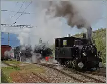 Festival Suise de la vapeur 2016: Gleich drei Blonay - Chamby Loks rangieren in Vevey, um den  Riviera Belle Epoque  Zug für die Anschlussreisenden von St-Sulpice zu formieren.
14. Mai 2016