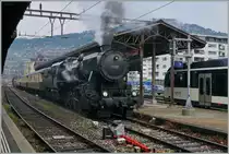 Festival Suisse de la vapeur 2016: Die 1943 von der Berliner Maschinenbau Actien Gesellschaft (vormals L. Schwartzkopff) unter der Fabriknummer 12236 sicher nicht für Vergnügungsfahrten in der Schweiz gebaute Lok 52 221 hat pünktlich Vevey erreicht.
Nun geht das Dampf-Vergnügen mit der Schmalspurbahn weiter.
14. Mai 2016
