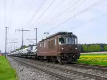 BLS - Re 4/4 173 mit Güterzug unterwegs bei Lyssach am 30.04.2016