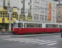 Wien Wiener Linien SL 67 (E2 4093) Favoriten, Laxenburger Straße (Hst. Quellenplatz) am 18. Februar 2016.