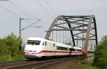 401 055-9  Rosenheim  als ICE 577 (Hamburg Altona-Stuttgart Hbf) bei Burgstemmen 6.5.16
