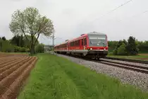 Der Mühldorfer 628 433-5 wurde am kalten Pfingstmontag 2016 zwischen Heimstetten und Grub auf seiner Fahrt von München Hbf zur Stadt am Inn im Bild festgehalten. (16.05.16)