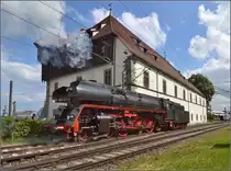 Pfingstausflug der EFZ 01 519 an den Bodensee. Vor dem Konzil rangiert es sich halt am spektakulärsten. Nur Imperia wendet der ganzen Szene ihren Rücken zu. Konstanz, Pfingsten 2016.