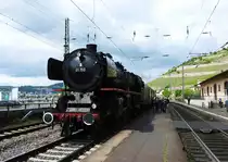 Schnellzug-Dampflok 01150 wieder mal auf RHEINFAHRT-
am 15.5.2016 unterwegs im romantischen MITTELRHEINTAL zwischen KOBLENZ
und RÜDESHEIM- hier kurz nach der Ankunft im Bahnhof Rüdesheim...