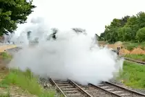 Einfach mal so richtig Dampf ablassen. Beim umsetzten zum Wasser fassen wurde noch einmal richtig Dampf abgelassen um das Wasser aus den Leitungen zu bekommen.

Schierwaldenrath 16.05.2016
