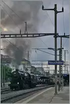 Festival Suisse de la vapeur 2016: Es dampfe und rauchte, das es eine wahre Freude war, und dies sogar auf der Normalspur: Die VVT 52 221 setzt sich in Neuchâtel vor ihren Zug 30502 nach Vevey (mit Anschluss zur Blonay-Chamby Bahn).
14. Mai 2016