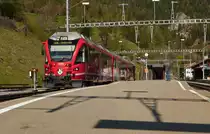 Abe 8/12 3508  Richard Coray  verlässt den Bahnhof Filisur als R 1840 (Filisur - Davos Platz). In Davos bekommt der  Allegra  dann weitere Wagen angehängt und fährt weiter als RE nach Landquart. 
Filisur, 05. Mai 2016