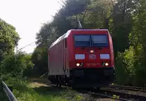 185 302-7 DB kommt von einer Schubhilfe vom Gemmenicher Tunnel zurück nach Aachen-West. 
Aufgenommen an der Gemmenicher-Rampe am Gemmenicher-Weg auf dem Montzenroute.
Bei Sommerwetter am Abend vom 12.5.2016.