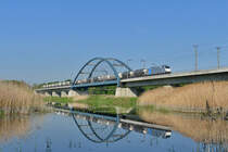 186 429 mit einem Silozug am 11.05.2016 auf der Oderbrücke bei Slubice. 