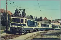 40 Jahre MOB Panoramic Züge: Die MOB GDe 4/4 6001  Vevey  mit einem Panoramic Express von Montreux nach Zweisimmen  bei der Durchfahrt in Fontanivent im August 1985.
