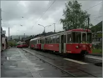 Mit der Inbetriebsetzug der SURF Züge stelle ich mich auf ein etwas  einheitlichers Bild  der CEV ein, dass dieses so aussehen wird hätte ich mir nicht gedacht: Gleich zwei der  roten Triebwagen  bestimmen das Betriebsgeschehen, indem der BDhe 2/4 73 mit seinem Bt  222 auf die Abfahrt nach Vevey wartet, während von Vevey der Gegenzug in Form des BDeh 2/4 74 eintrifft. 
19. Mai 2016