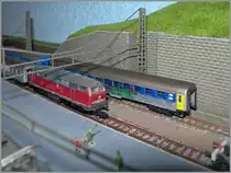 Unglaublich! Selbst in Z tummeln sich schon Schmierfinken herum!
(Die  Verzierung  des Wagen erfolgt nicht aus Liebe zu Schmiererei, sondern um ein neues Produkt zur Beschriftung/Bemalung zu testen).
Blonay, den 23. Mai 2016  