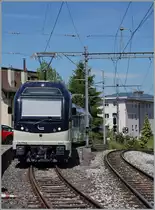 Interessatnerweise heissend die MOB Triewagen der Serie 9000  Alpina  statt  SURF , wie hier zu sehen ist.Be 4/4 9202 und ABe 4/4 9302 in Chernex.
25. Mai 2016