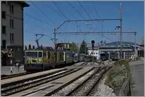 Leider ungeschickt im Licht, zeigen sich die verschiedenen Panoramic-Wagen Farbgebungen sehr schlecht; die GDe 4/4  Train du Chocolat  erreicht mit dem GoldenPass Panoramic 2124 Chernex.
25. Mai 2016