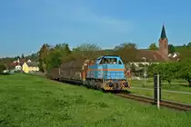 Die 575 002-7 alias V102 war am Morgen des 06.05.16 mit der Übergabe (EZ) 55830 von Freiburg (Breisgau) Gbf nach Breisach unterwegs. Hier konnte der Zug beim Verlassen des Bahnhofs Bötzingen aufgenommen werden.