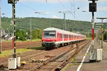 Umleiter RB aus Stuttgart fährt in Neckarelz ein. Hier Steuerwagen voraus kommt sie in Gleis 2 eingefahren um dann über Dallau nach Osterburken und weiter nach Würzburg zu fahren.
Freitag den 27.5.2016