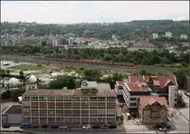In voller Länge und hauchdünn -

Der S-Bahn-Langzug auf der Linie S1 wird gleich in den Bahnhof Esslingen am Neckar einfahren.

28.05.2016 (M)