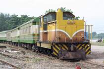 Fotogen abgestellt steht die HAS 72 (C, dh, Henschel, Bauj.1985, Fab.Nr.32842) am 21.Mai 2016 im Bf. Surat Thani.