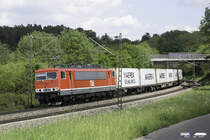 Kaum war die Bierbank aufgebaut kahm auch schon das erste Higlight. MEG 155 249-6 amm 26.05.16 auf dem Weg vom Regensburger Ostbahnhof durch Sinngrün. 