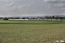 Nach einer Stunde akribischer Fotostellensuche kahm am 26.05.16 139 558 mit 93 75 9801 048-9 im Schlepp durch Moosham auf dem Weg nach Österreich