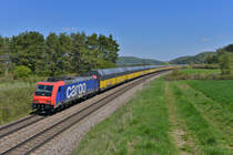 Re 482 047 mit einem ARS Altmann am 02.05.2016 bei Kerschhofen. 