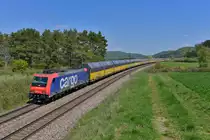 Re 482 047 mit einem ARS Altmann am 02.05.2016 bei Kerschhofen. 