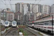 Sonntagsruhe in Bilbao- Abgestellte AVE100 und BR446/447. (21.05.2016)