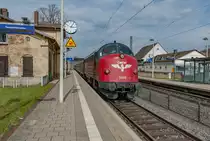 Am 03.04.2016 Durchfährt eine V170 von dem Braunschweiger Bahn Service mit einer enormen Geschwindigkeit den Bahnhof von Gensungen