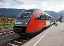 5022 030-8 als R 4816 (Kötschach-Mauthen - Villach Hbf) beim Halt in Hermagor.
Aufgenommen am 26.5.2016.