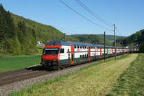 Der IC 978 befindet sich am 05.05.2016 kurz nach Tecknau.