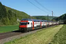 Der IC 978 befindet sich am 05.05.2016 kurz nach Tecknau.