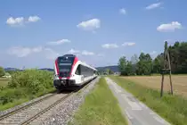 Am 25. Mai 2016 rollt 5063 001 sowie ein gleichaussehender Zwillingsbruder als SREX 4376 in Dietmannsdorf-Welsberg ein, während zwei hier am Bild nicht ersichtliche, fleißige Eisenbahner, gerade damit beschäftigt waren, mit Rasenmähern den Bahndamm frei von übermäßigen Bewuchs zu halten.
