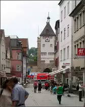 Bahnfotografie in der Fußgängerzone -

Das bringt so seine eigene Probleme mit sich. Blick von der Pliensaustraße zum Pliensautor mit querendem Dosto. Jenseits des Tores befindet sich der Neckar

28.05.2016 (M)