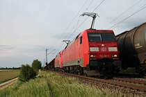 Am 12.05.2015 bespannte 152 110-3 zusammen mit 152 066-7 außerplanmäßig einen Tonerdezug aus Limburg (Lahn, als sie bei Hügelheim der Schweizer Grenze entgegen fuhren.