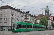 Be 6/8 Flexity 5013, fährt zur Haltestelle der Linie 8 an der CIBA. Die Aufnahme stammt vom 29.05.2016.