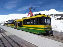 WAB - Triebwagen Pano Beh 4/8  145 im Bahnhof auf der Kleinen Scheidegg am 06.05.2016