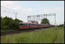 EN57-714 nach Poznan erreicht hier am 20.05.2016 den Bahnhof Pleszew.