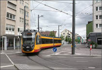 Linksabbieger -

Ein Stadtbahnzug biegt von der Paulinenstraße nach Osten in die Weinsberger Straße ab und wird gleich die Haltestelle Theater erreichen.

31.05.2016 (M)